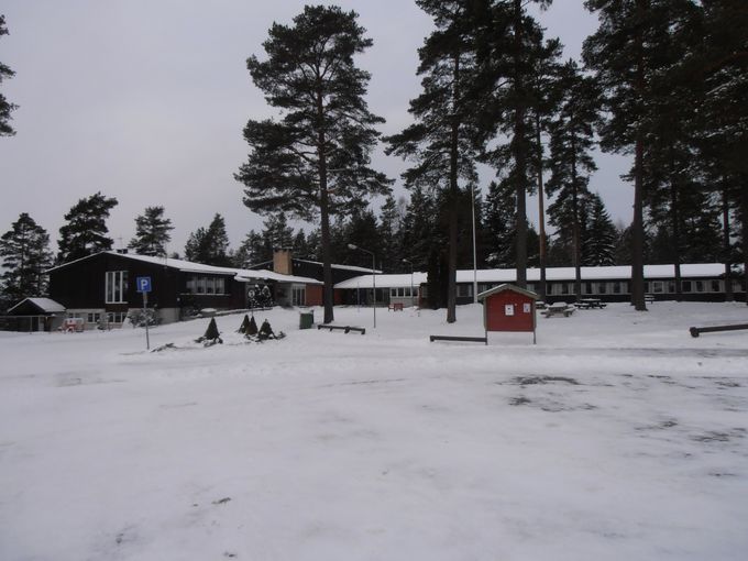 Setskog Barneskole og Samfunnshus.
Sto klart i 1962. Da flyttet også Setskog Kommune inn i bygget.